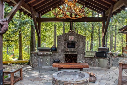 Outdoor Living Area with Brick Oven