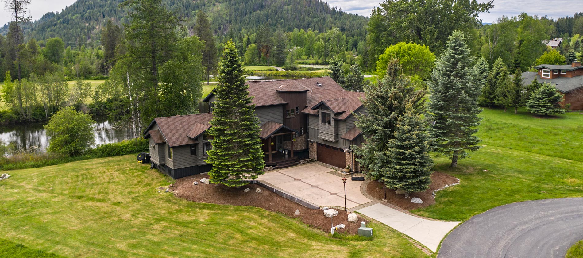 Large Home on the Idaho Club Golf Course with Waterfront
